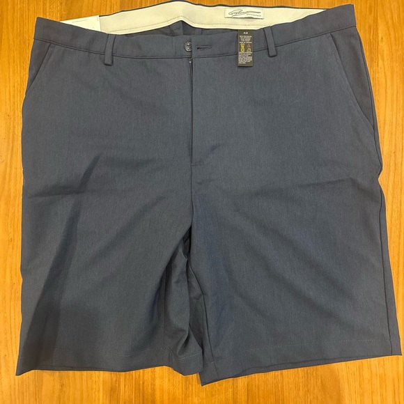 NWT Greg Norman PULL-ON TRAVEL SHORT color: cool iron, size 42 - Picture 1 of 4